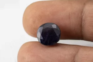 Iolite (Neeli) 11.40 Carat / 12.53 Ratti - Size Reference