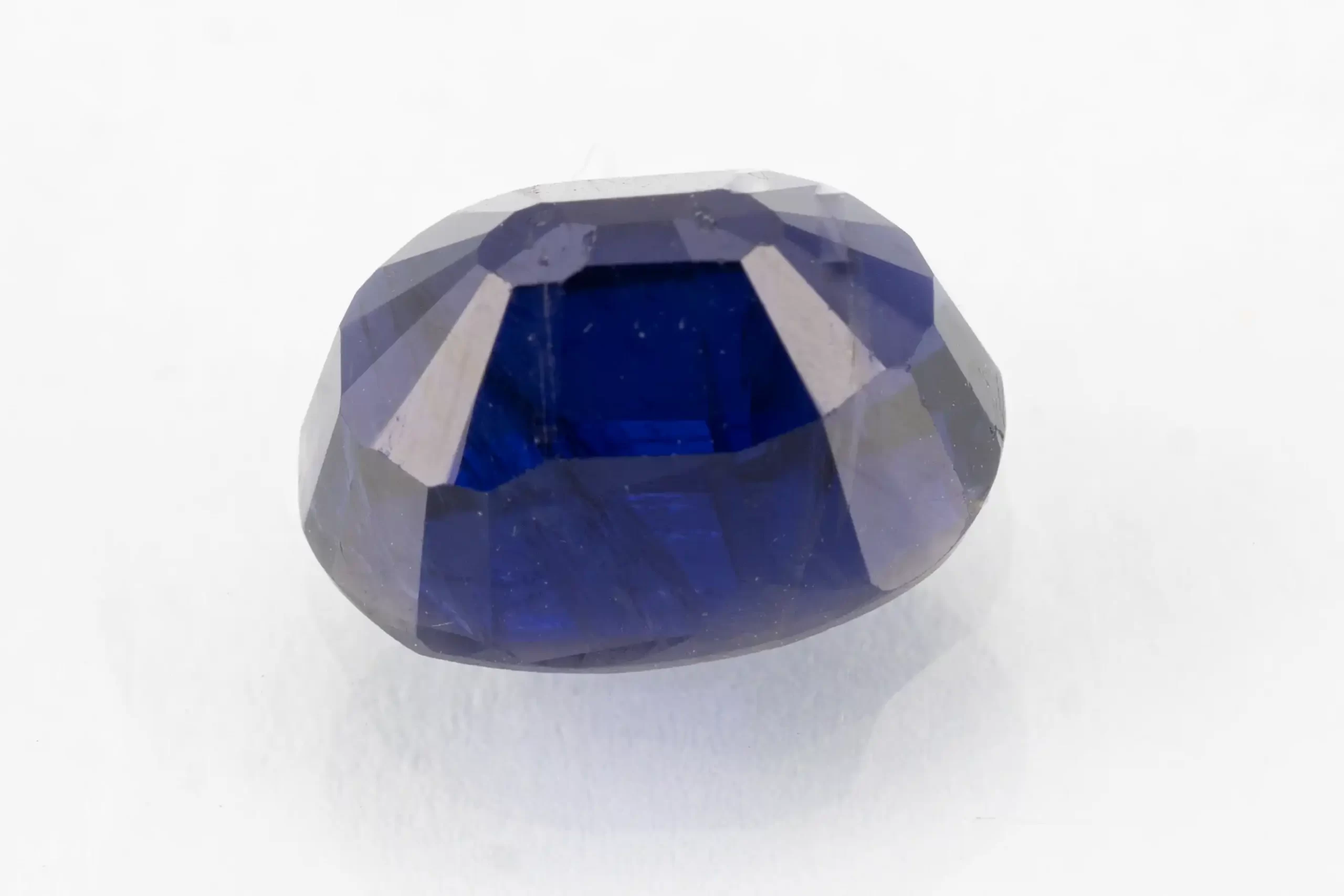 Iolite (Neeli) 4.87 Carat / 5.35 Ratti - Back View