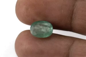 Natural Jambia Emerald (Panna) 3.20 Carat / 3.52 Ratti - Size Reference