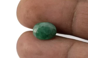 Natural Jambia Emerald (Panna) 3.66 Carat / 4.02 Ratti - Size Reference