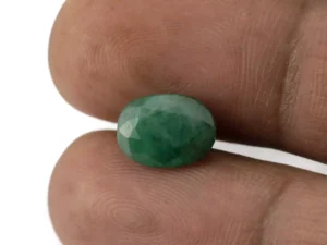 Natural Jambia Emerald (Panna) 3.66 Carat / 4.02 Ratti - Size Reference