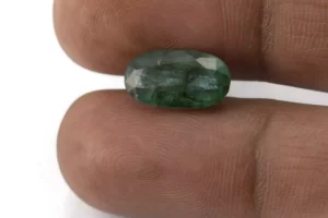 Natural Jambia Emerald (Panna) 4.05 Carat / 4.45 Ratti - Size Reference