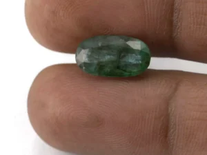 Natural Jambia Emerald (Panna) 4.05 Carat / 4.45 Ratti - Size Reference