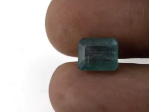 Natural Jambia Emerald (Panna) 4.05 Carat / 4.45 Ratti - Size Reference