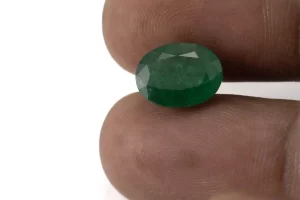 Natural Jambia Emerald (Panna) 4.15 Carat / 4.56 Ratti - Size Reference