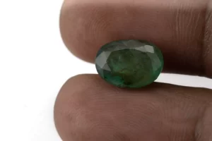 Natural Jambia Emerald (Panna) 4.65 Carat / 5.11 Ratti - Size Reference