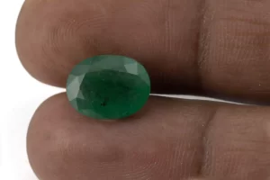 Natural Jambia Emerald (Panna) 4.67 Carat / 5.13 Ratti - Size Reference