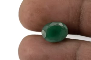 Natural Jambia Emerald (Panna) 4.77 Carat / 5.24 Ratti - Size Reference