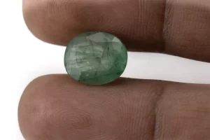 Natural Jambia Emerald (Panna) 5.68 Carat / 6.24 Ratti - Size Reference