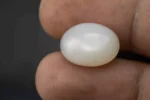 Moonstone (Chandramani) 12.08 Carat / 13.27 Ratti - Size Reference