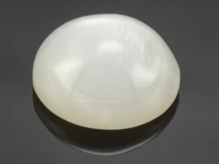 Moonstone (Chandramani) 4.45 Carat / 4.89 Ratti - Front View