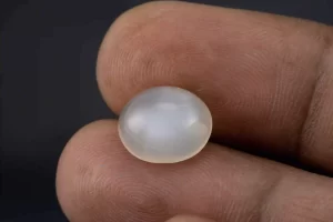 Moonstone (Chandramani) 5.44 Carat / 5.98 Ratti - Size Reference