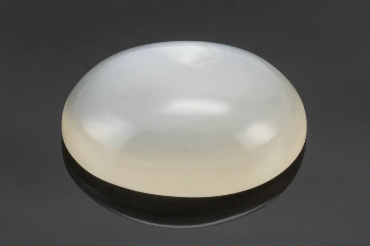 Moonstone (Chandramani) 5.84 Carat / 6.42 Ratti - Front View