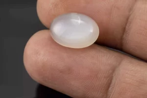 Moonstone (Chandramani) 5.84 Carat / 6.42 Ratti - Size Reference