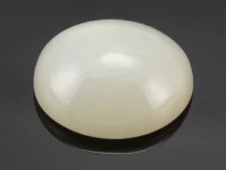 Moonstone (Chandramani) 6.31 Carat / 6.93 Ratti - Front View