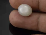 Moonstone (Chandramani) 6.31 Carat / 6.93 Ratti - Size Reference