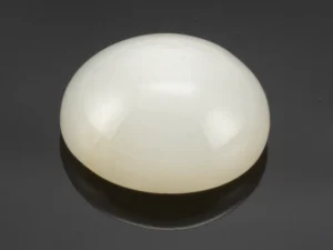 Moonstone (Chandramani) 7.07 Carat / 7.77 Ratti - Front View