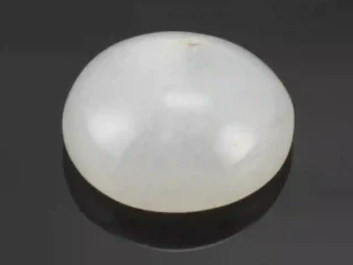 Moonstone (Chandramani) 7.22 Carat / 7.93 Ratti - Front View