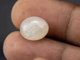 Moonstone (Chandramani) 7.23 Carat / 7.94 Ratti - Size Reference