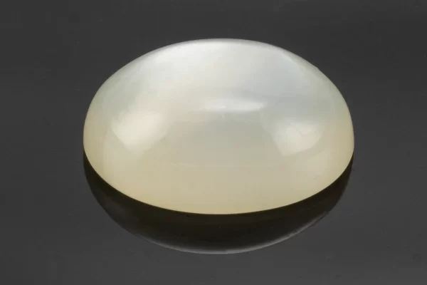 Moonstone (Chandramani) 8.16 Carat / 8.97 Ratti - Front View