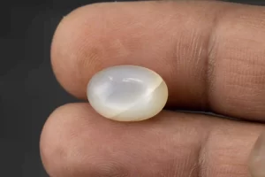 Moonstone (Chandramani) 8.16 Carat / 8.97 Ratti - Size Reference