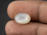 Moonstone (Chandramani) 8.16 Carat / 8.97 Ratti - Size Reference