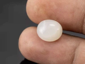 Moonstone (Chandramani) 9.05 Carat / 9.94 Ratti - Size Reference