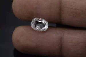 Natural Zircon 5.33 Carat - 5.86 Ratti - Size Reference