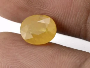 Natural Nizerian Yellow Sapphire 3.30 Carat / 3.63 Ratti Size Reference