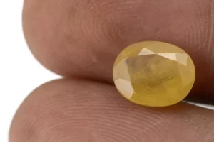 Natural Nizerian Yellow Sapphire 3.55 Carat / 3.90 Ratti Size Reference