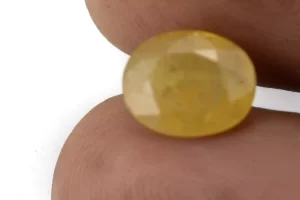 Natural Nizerian Yellow Sapphire 3.90 Carat / 4.28 Ratti Size Reference