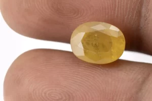 Natural Nizerian Yellow Sapphire 4.70 Carat / 5.16 Ratti Size Reference