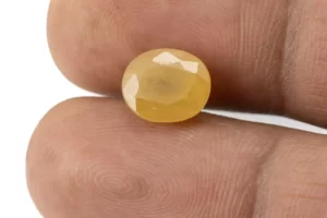 Natural Nizerian Yellow Sapphire 4.75 Carat / 5.22 Ratti Size Reference