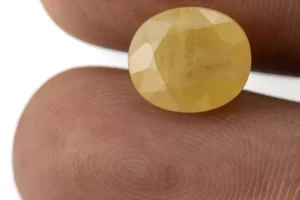 Natural Nizerian Yellow Sapphire 6.05 Carat / 6.65 Ratti Size Reference