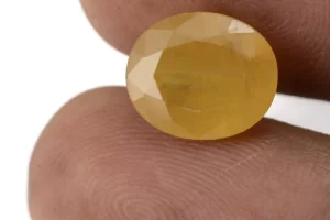 Natural Nizerian Yellow Sapphire 6.45 Carat / 7.09 Ratti Size Reference