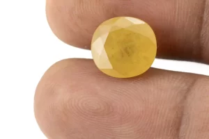 Natural Nizerian Yellow Sapphire 6.55 Carat / 7.20 Ratti Size Reference