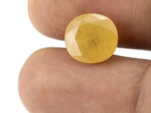 Natural Nizerian Yellow Sapphire 6.55 Carat / 7.20 Ratti Size Reference