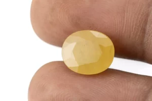 Natural Nizerian Yellow Sapphire 6.70 Carat / 7.36 Ratti Size Reference