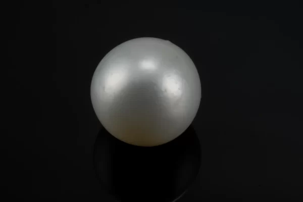 Pearl 4.15 Carat / 5.66 Ratti - Ball Shape