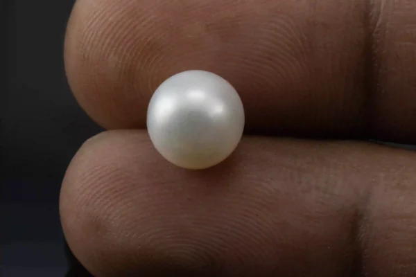 Pearl 4.15 Carat / 5.66 Ratti - Ball Shape - Size Reference