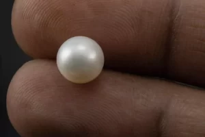 Pearl 4.25 Carat / 4.67 Ratti - Ball Shape - Size Reference