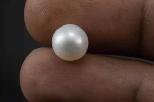 Pearl 4.60 Carat / 5.05 Ratti - Ball Shape - Size Reference