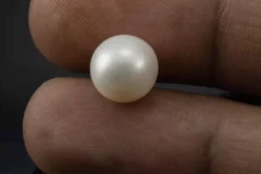 Pearl 7.01 Carat / 7.70 Ratti - Ball Shape - Size Reference