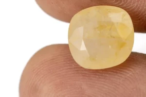 Stunning Natural Yellow Sapphire (Pukhraj) 6.05 Carat/6.65 Ratti - Size Reference