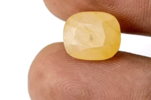 Stunning Natural Yellow Sapphire (Pukhraj) 6.35 Carat/6.98 Ratti - Size Reference