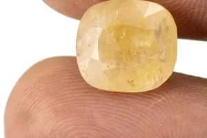 Stunning Natural Yellow Sapphire (Pukhraj) 6.57 Carat/7.22 Ratti - Size Reference