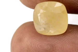 Stunning Natural Yellow Sapphire (Pukhraj) 7.02 Carat/7.71 Ratti - Size Reference