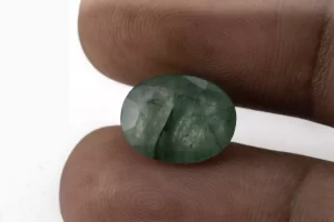 Natural Jambia Emerald (Panna) 5.38 Carat / 5.91 Ratti - Size Reference