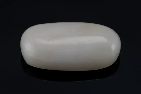 White Coral Stone 12.24 Ratti - 11.14 Carat Safed Moonga Front View