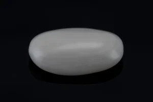 White Coral Stone 4.67 Ratti - 4.25 Carat Safed Moonga Front View